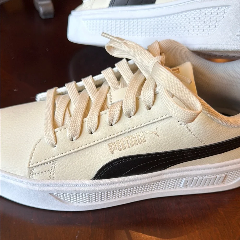 New No tag Puma Women’s Off-White Leather Platform sneakers size 8